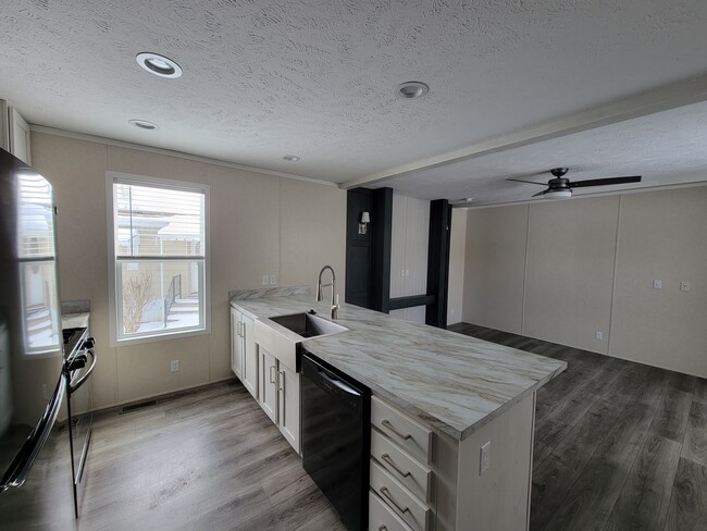 Building Photo - 66 Borman Ave