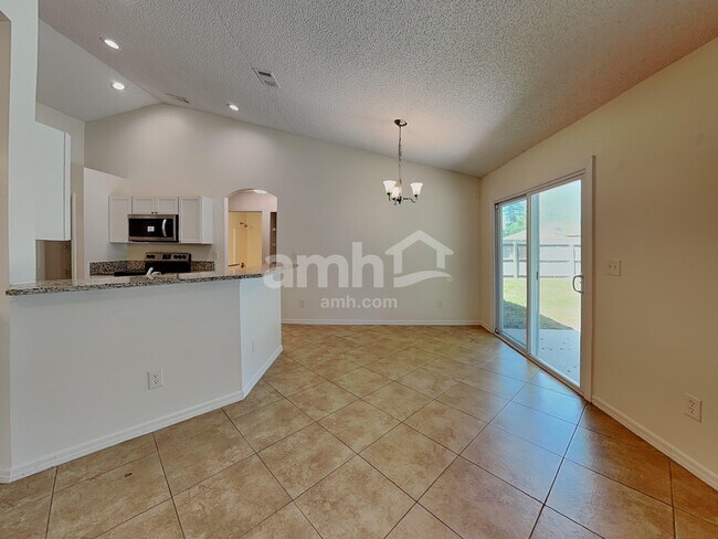 Foto del edificio - 2063 Forest Gate Dr W