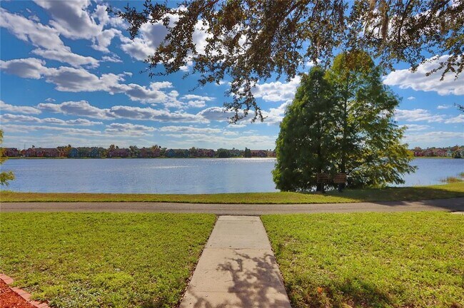 Foto del edificio - 9088 Lake Chase Island Way