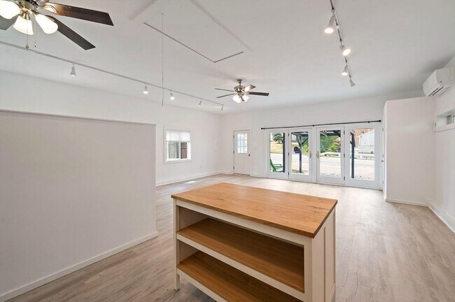 Building Photo - 15 Rockland House Rd