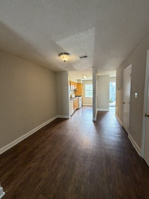 Foto del edificio - 2504-205 Avent Ferry Rd