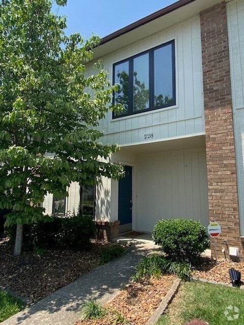 Building Photo - 228 Fairway Ln