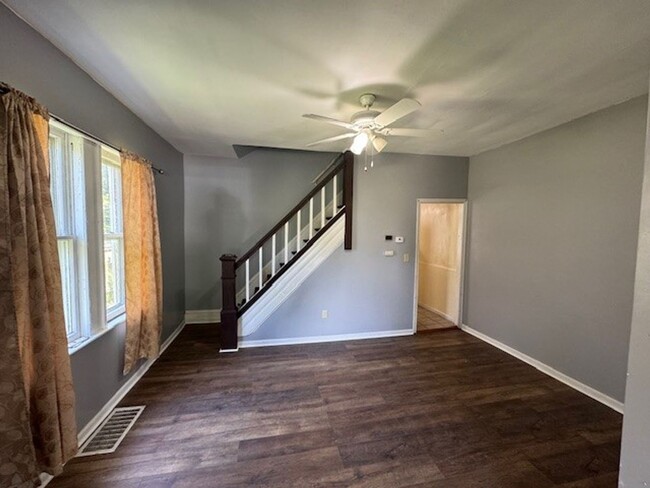 Building Photo - 3br 1bath Twin Home for Rent in Easton PA