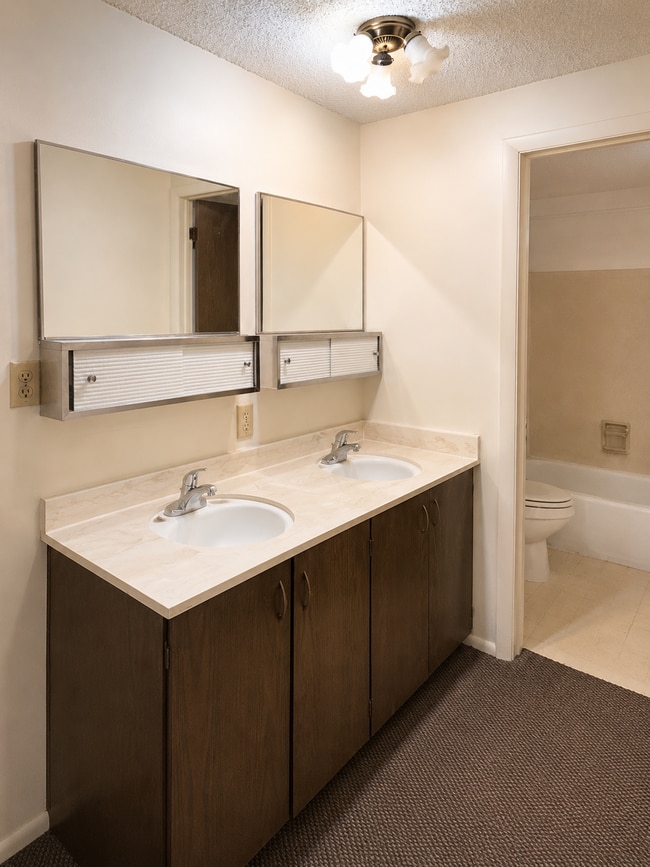 Foto del edificio - PRICE DROP - 2 BED 1 BATH UNIT IN OREM!! Enjoy $200 OFF your first month!