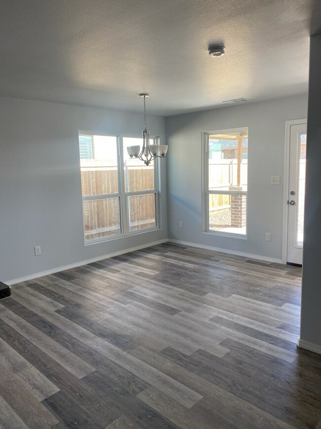 Foto del edificio - Incredible 3 Bedroom Available In Odessa