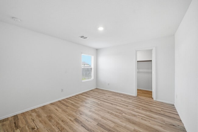 Foto del edificio - 26726 Wilderye Cv Ln