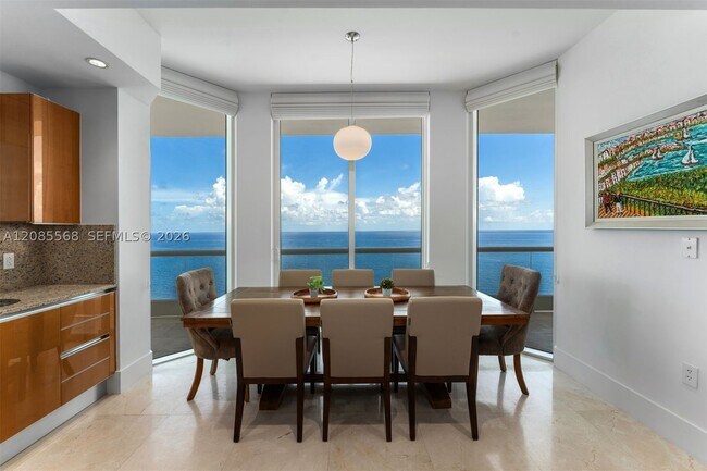 Foto del edificio - 16047 Collins Ave