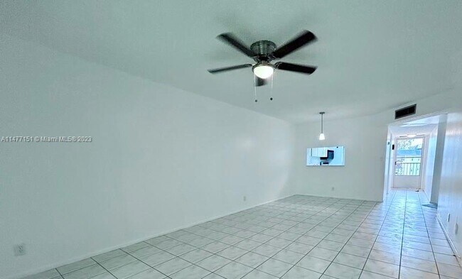 Building Photo - 7800 N Colony Cir