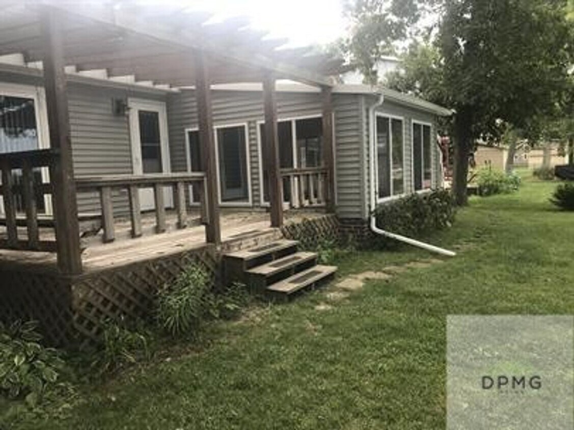 Primary Photo - 9310 Oakdale Dr