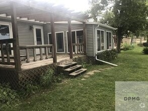 Building Photo - 9310 Oakdale Dr