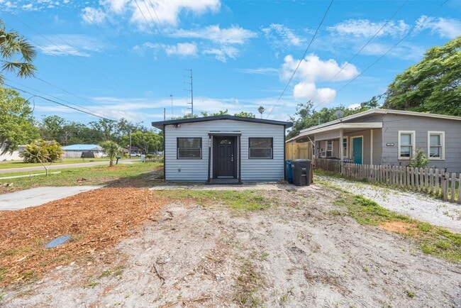 Building Photo - Cute 2bdrm/1bath House for rent ** Ready now ** Section 8 OK