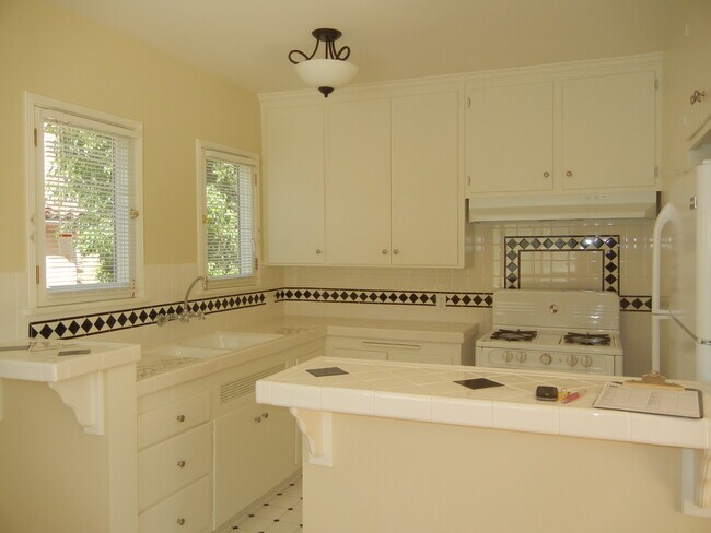 Foto del edificio - 940 N Doheny Dr