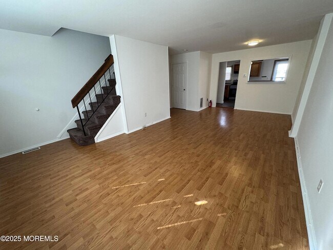 Building Photo - 156 Primrose Ln