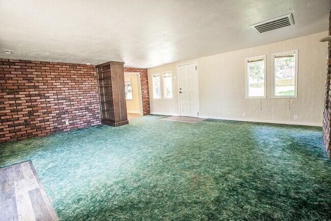 Building Photo - 3800 Davis Dr