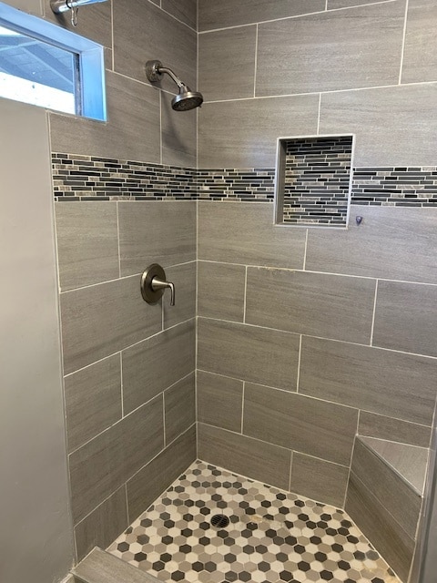 Walk in Shower - 2145 San Francisco Ave