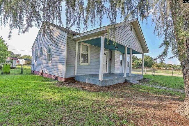 Foto del edificio - Adorable 3BR/1.5BA Renovated Bungalow Near...