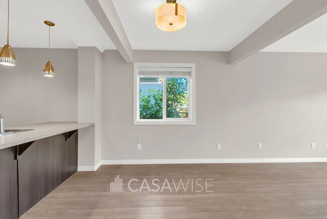 Building Photo - 11307-11379 79 Ave NW