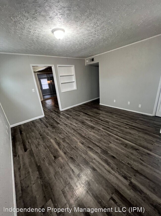 Foto del edificio - 2 br, 1 bath House - 4830 Vanguard Ave