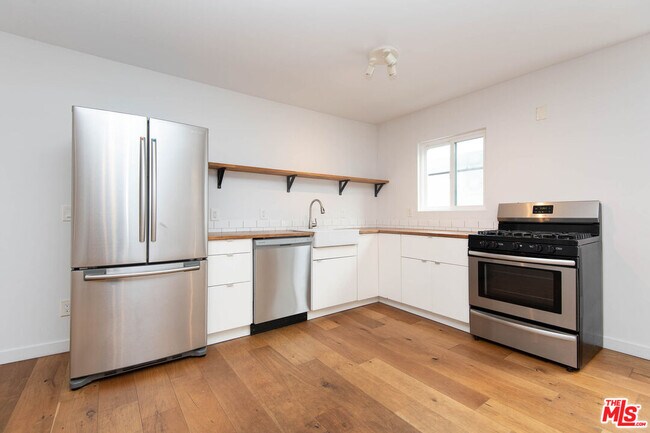 Foto del edificio - 3933 Marathon St