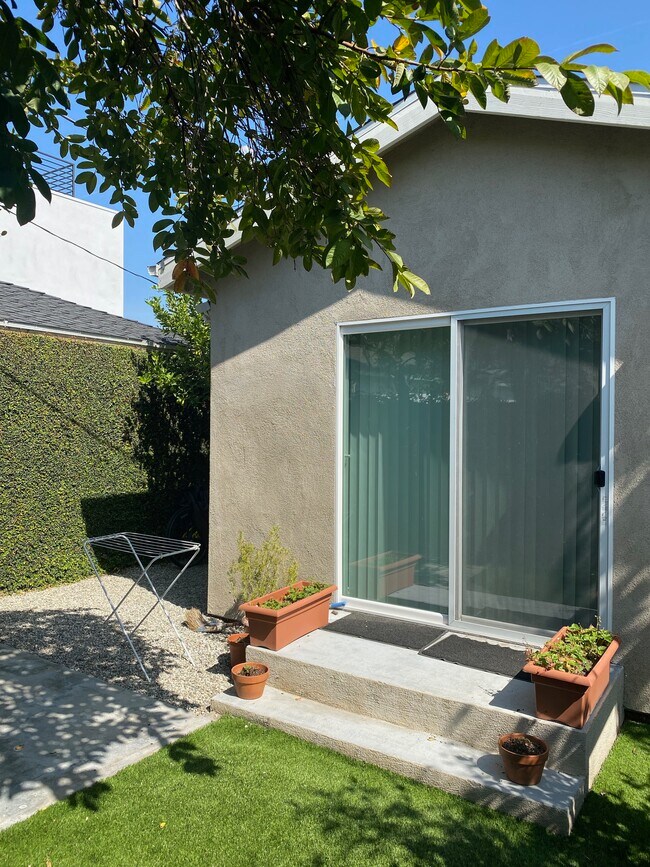 Building Photo - 2571 S Bundy Dr