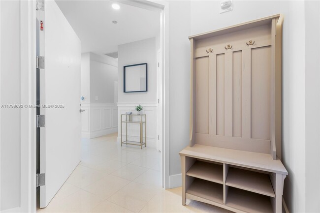 Building Photo - 2020 N Bayshore Dr