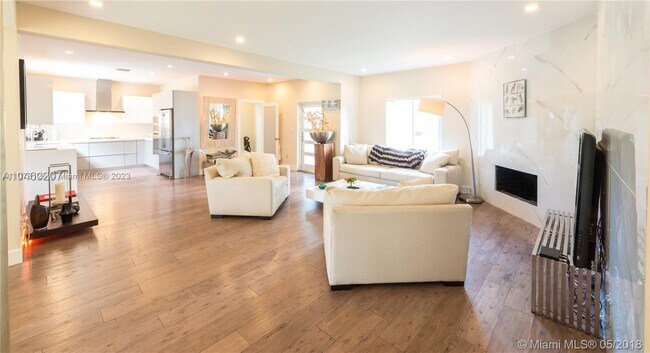 Building Photo - 7700 Coquina Dr