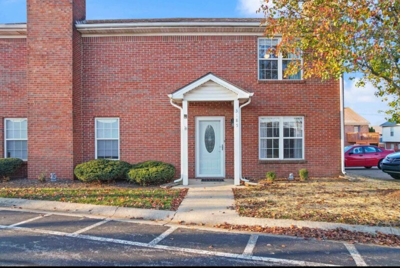Primary Photo - 3185 Mapleleaf Dr