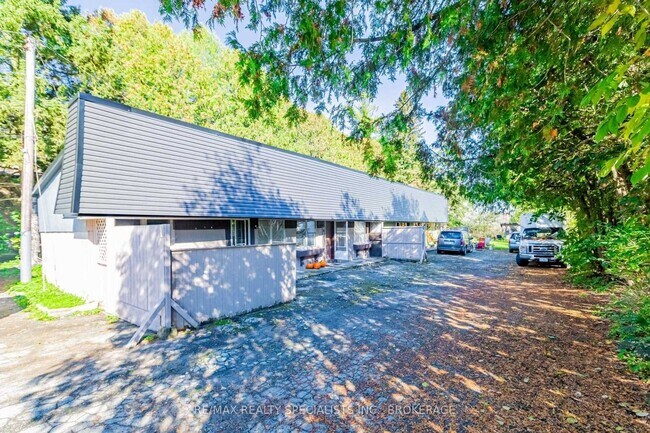 Photo du bâtiment - 300 Freelton Rd