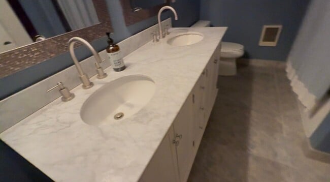 Building Photo - 418 Ravenwood Rd