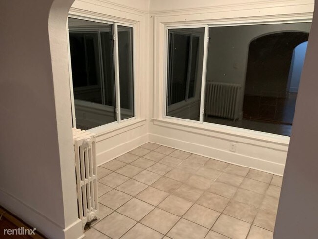 Building Photo - 2 br, 1 bath Apartment - 185 Robertson