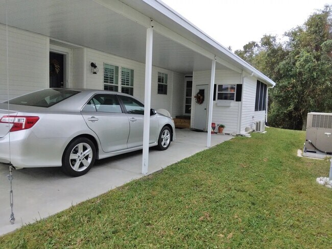 Foto del edificio - 215 Tiger Lilly Dr