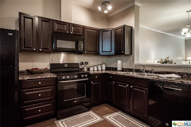 Building Photo - 203 Vista Alta Vis