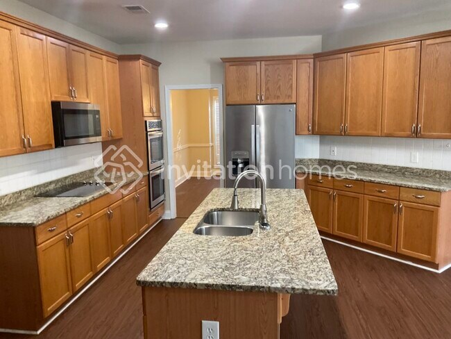 Building Photo - 255 Lawrence Pl