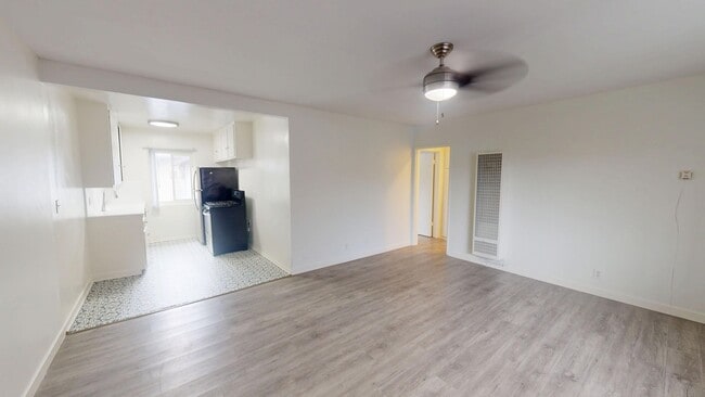 Interior Photo - 626 Kew