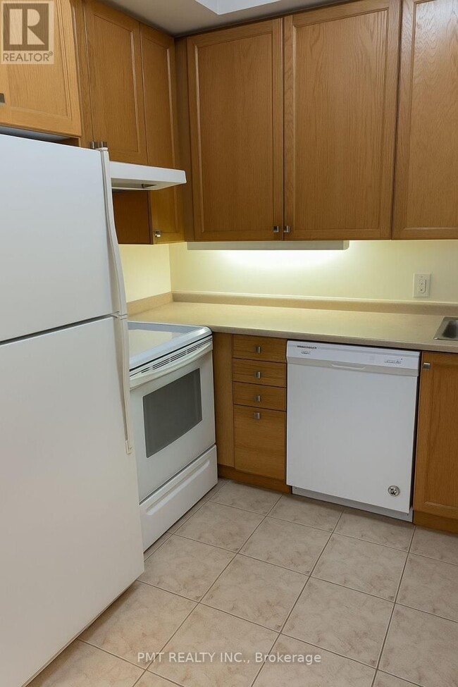 Building Photo - 55 Bloor St E