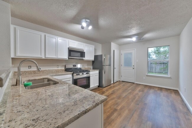 Building Photo - 3662 Fuller Bluff Dr