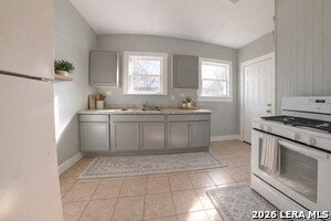 Foto del edificio - 538 Kayton Ave