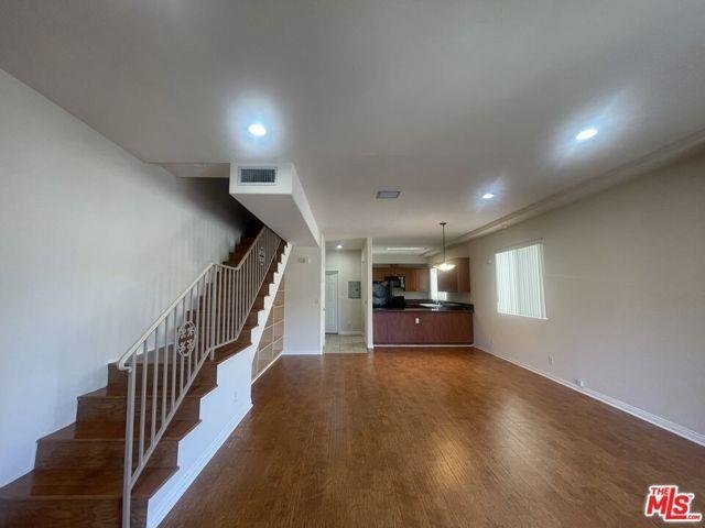 Foto del edificio - 4921 Kester Avenue Apt #104, Los Angeles, ...