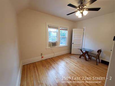 Foto del edificio - 2509 E 22nd St