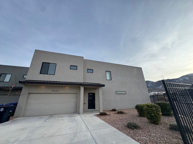 Foto del edificio - Villa Loma Town Home