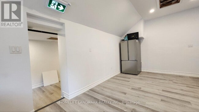 Photo du bâtiment - 325-325 Simcoe St S