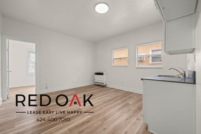 Foto del edificio - ~1 Month FREE~ Stunning Two Bedroom Featur...