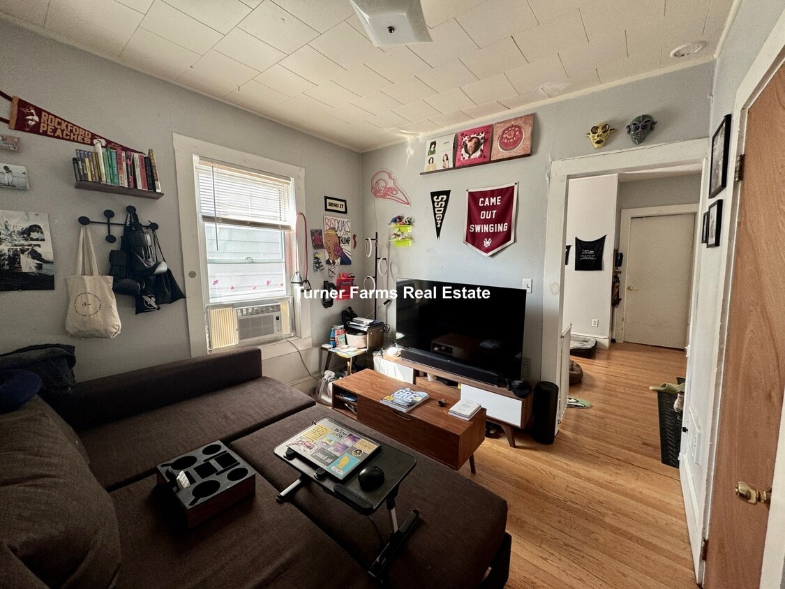 Primary Photo - 24 Watson St