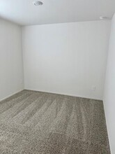 Building Photo - 4922 Oakwood Dr