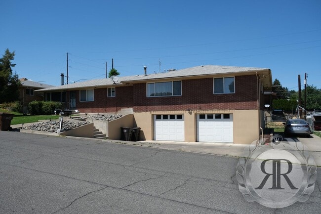 Building Photo - West Valley Tri-Plex, Washer/Dryer & Utili...