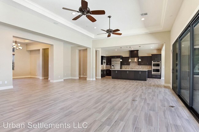 Building Photo - 4 br, 3.5 bath House - 6049 Skyline Point Dr