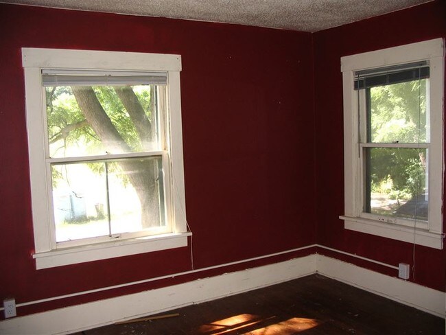 Building Photo - 4 br, 1 bath House - 914 Leebarton Ct