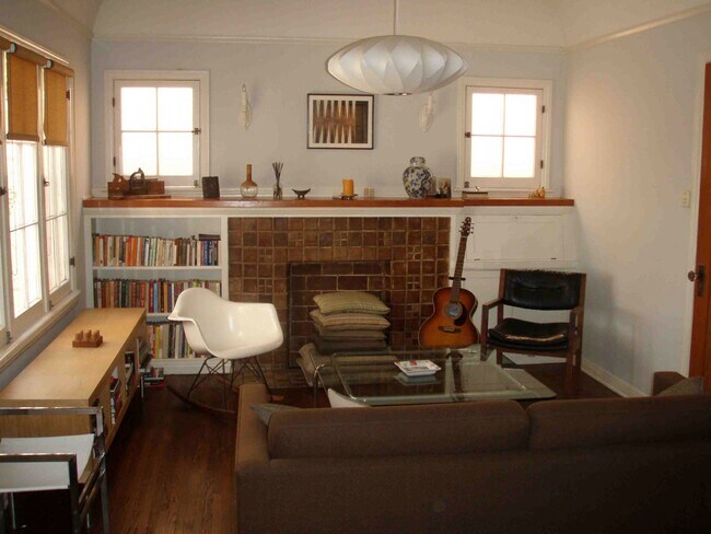 Building Photo - 3365 Tyburn St