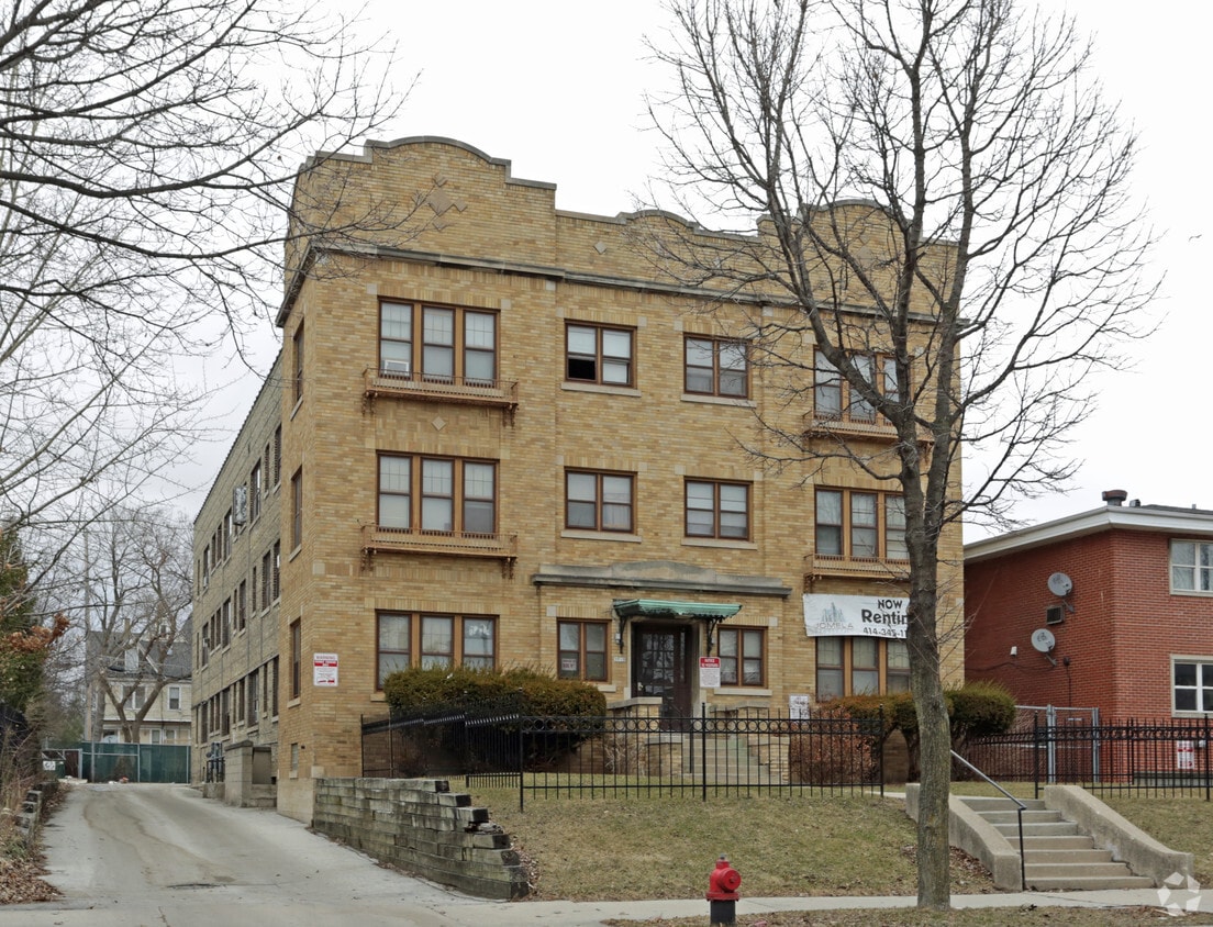 Primary Photo - 3010 W Wells St