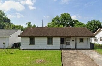 Building Photo - 3106 Madeley St